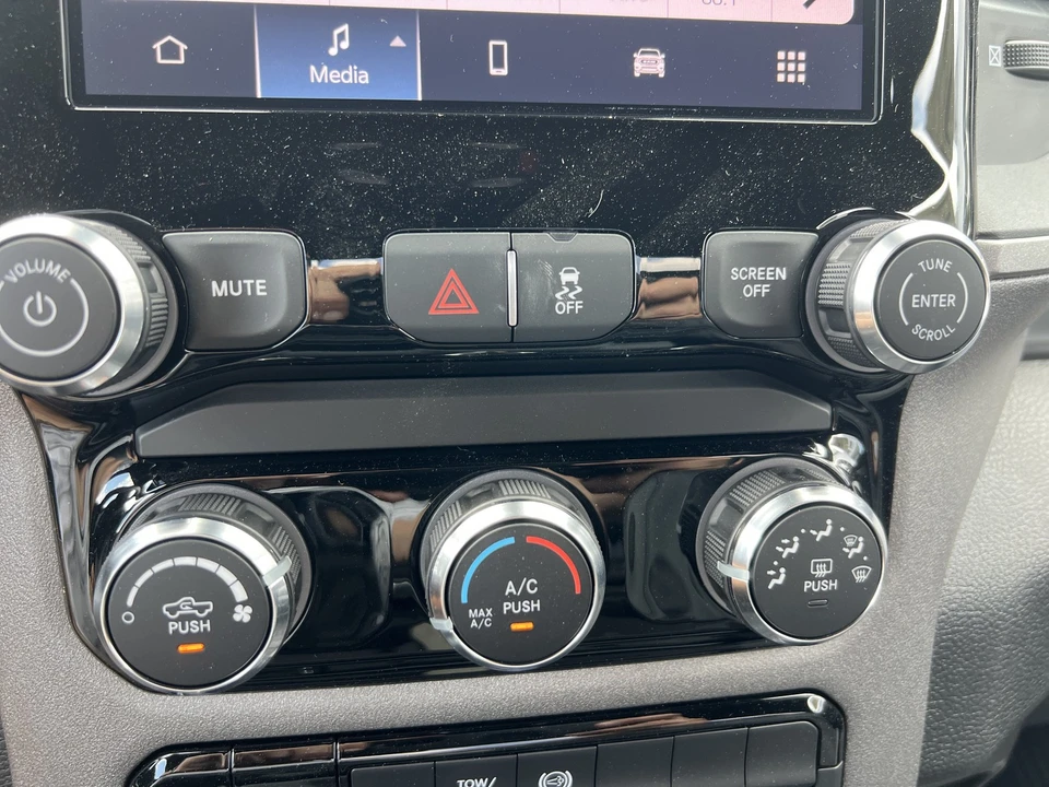 2026 Ram 3500 - Image 16 of 27