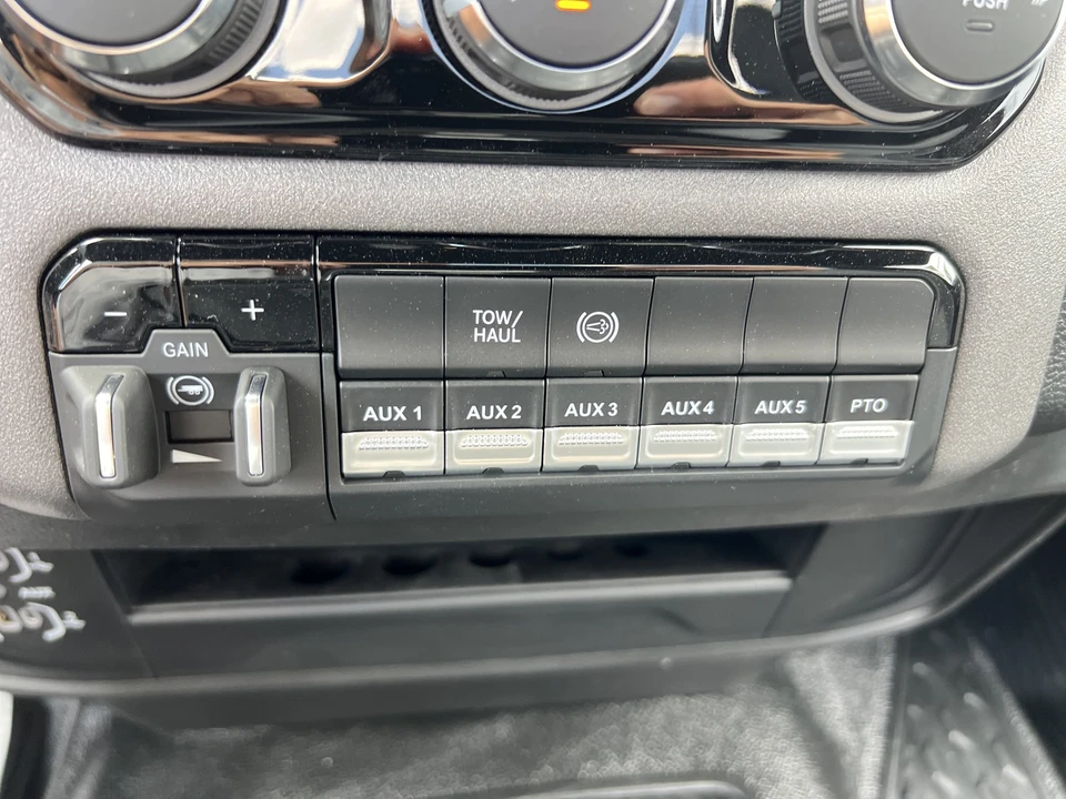 2026 Ram 3500 - Image 17 of 27