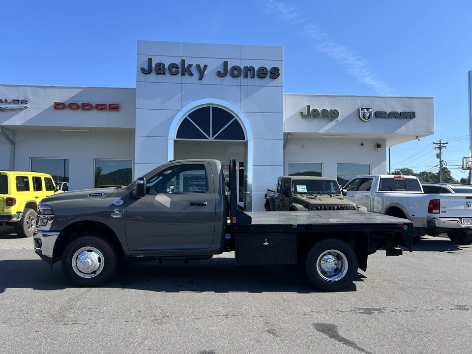 2026 Ram 3500 - Image 23 of 27