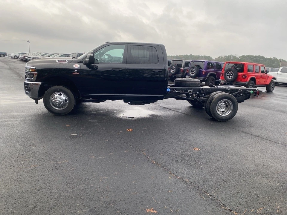 2026 Ram 3500 - Image 8 of 12