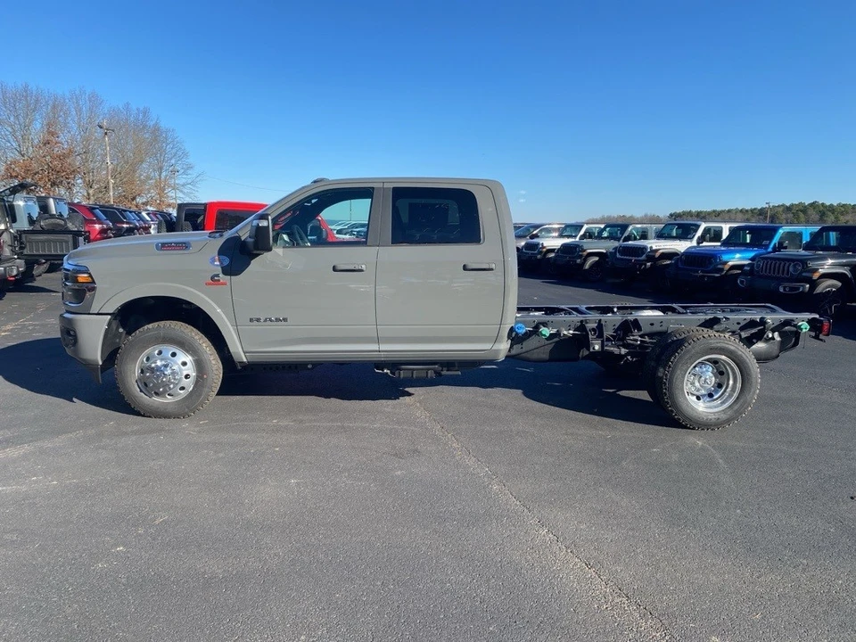 2026 Ram 3500 - Image 8 of 12
