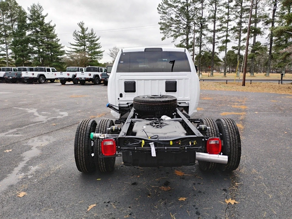2026 Ram 3500 - Image 6 of 12