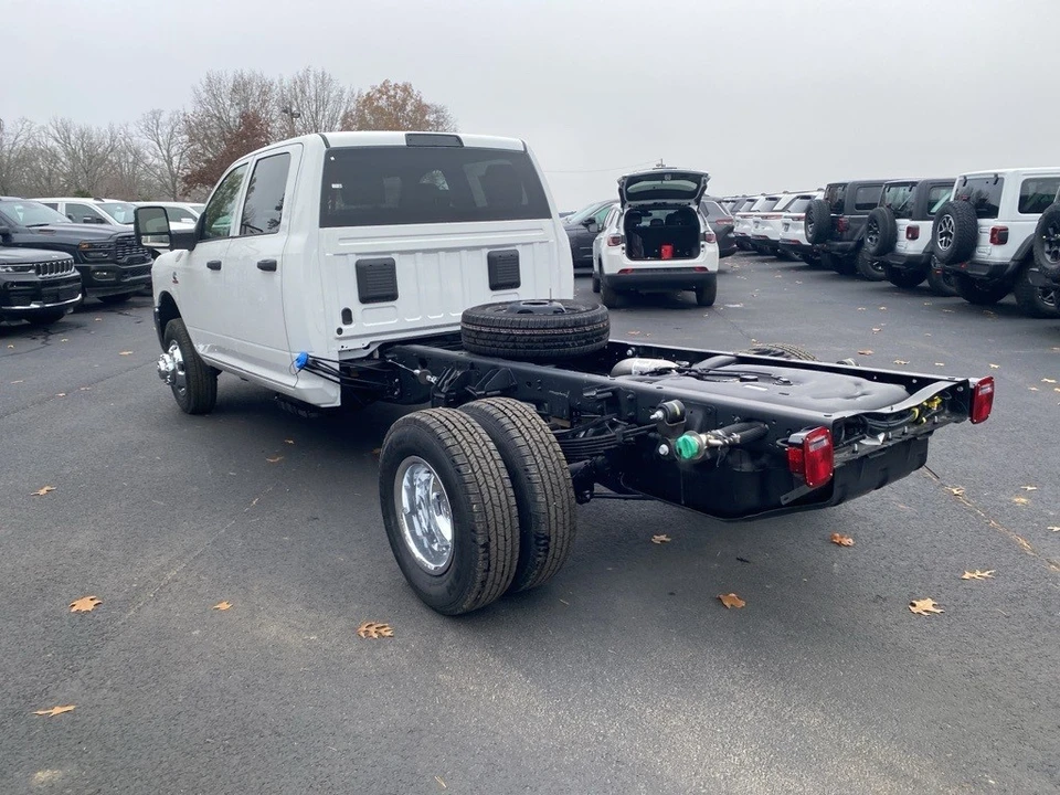2026 Ram 3500 - Image 7 of 12