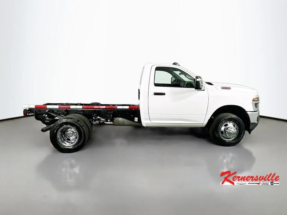 2026 Ram 3500 - Image 8 of 12