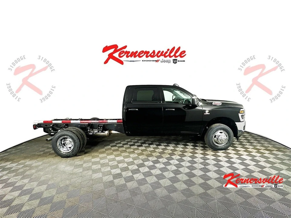 2026 Ram 3500 - Image 8 of 12