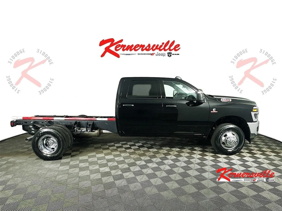 2026 Ram 3500 - Image 8 of 12