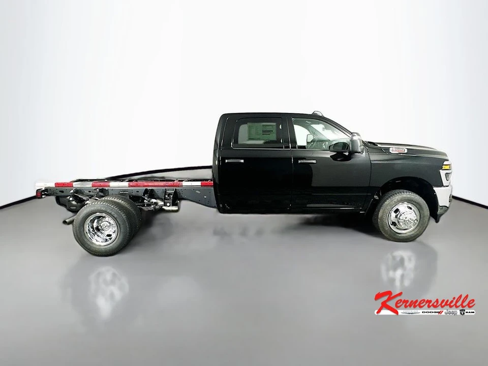 2026 Ram 3500 - Image 8 of 12