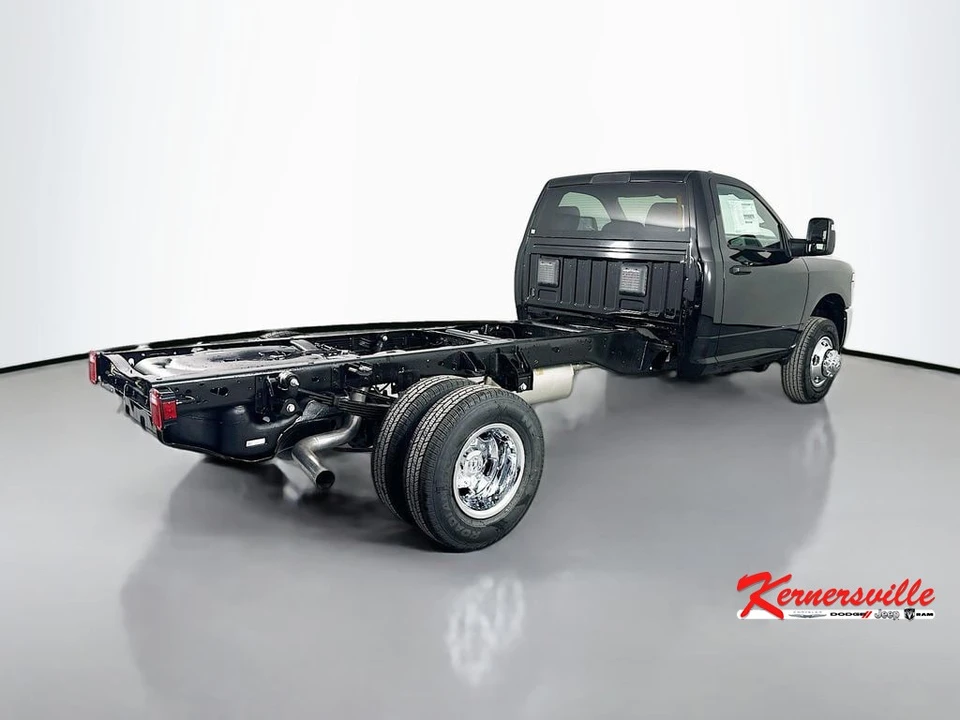 2026 Ram 3500 - Image 7 of 22