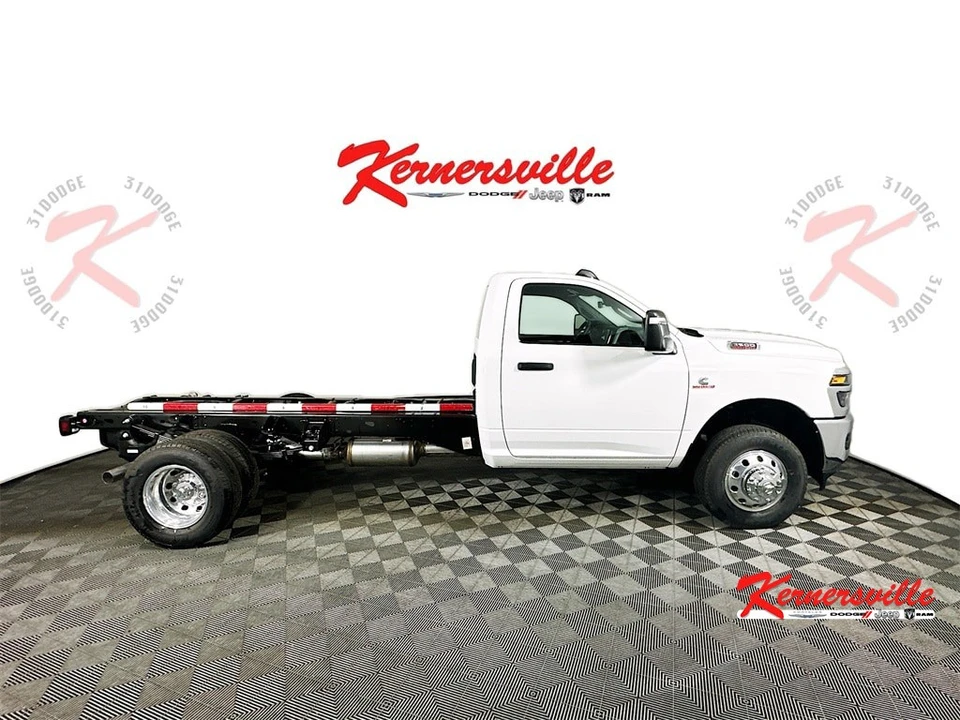 2026 Ram 3500 - Image 8 of 12