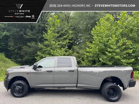 2026 Ram 3500 Tradesman Crew 4WD Cummins DRW