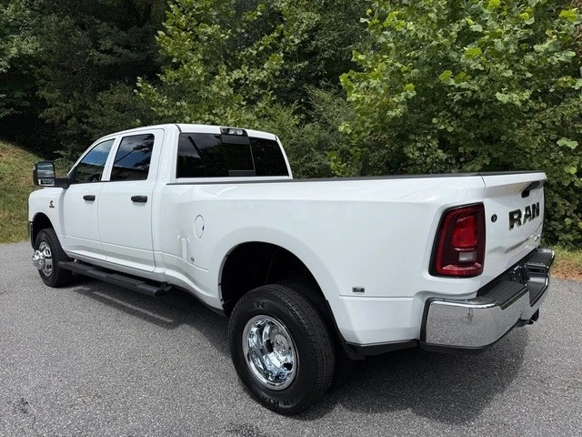 2026 Ram 3500 - Image 11 of 31