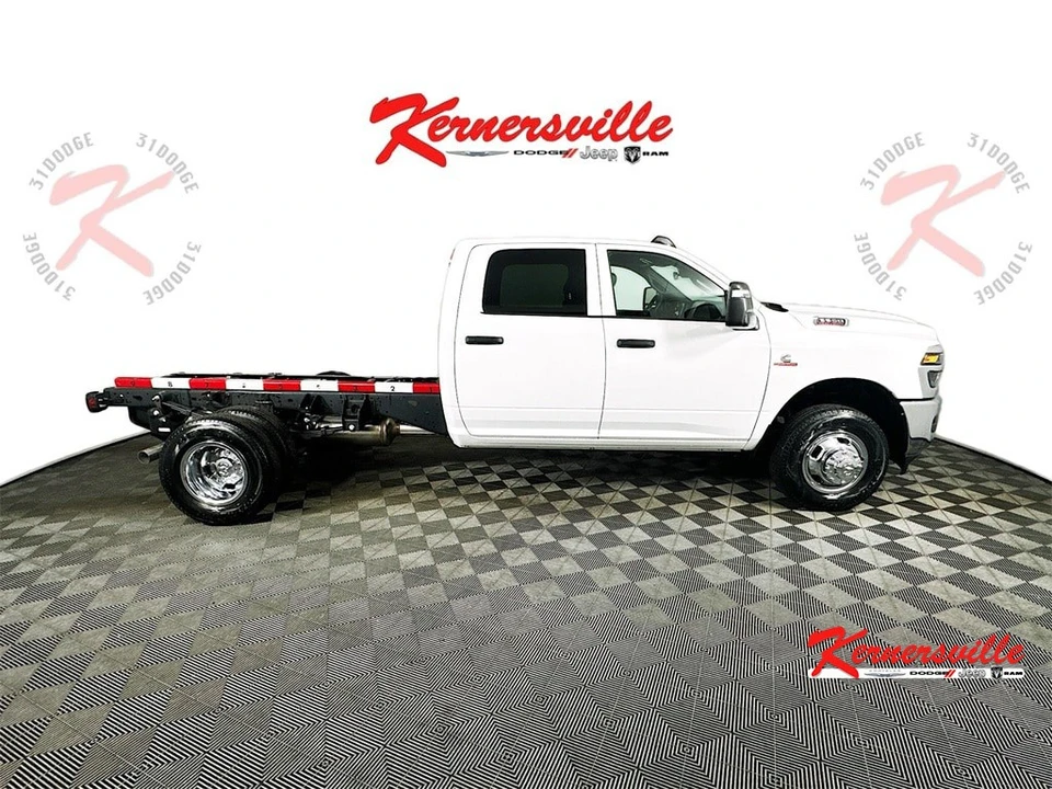 2026 Ram 3500 - Image 8 of 12