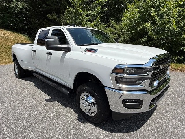 2026 Ram 3500 - Image 4 of 28