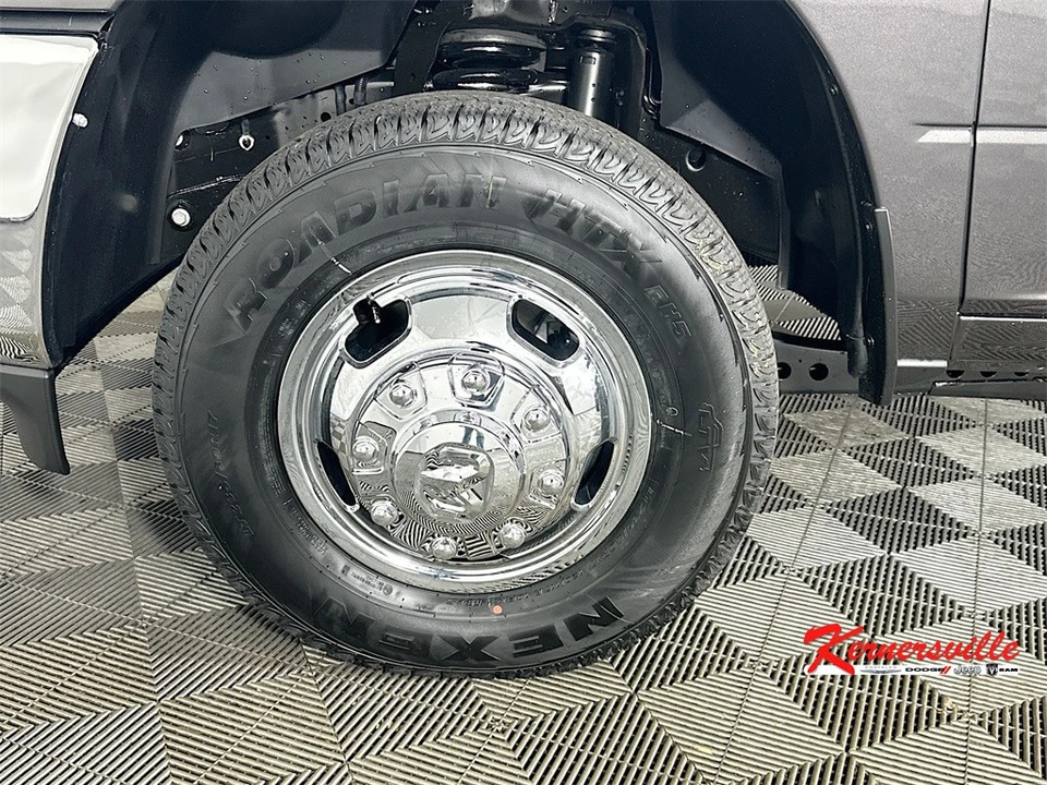 2026 Ram 3500 - Image 17 of 21