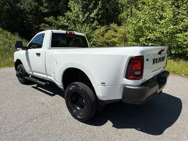 2026 Ram 3500 - Image 11 of 28
