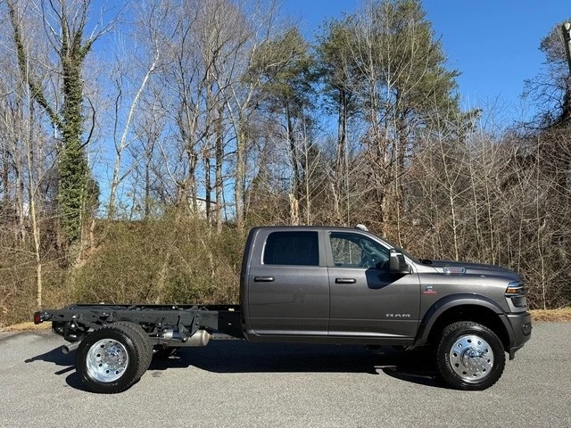 2026 Ram 4500 & 5500 - Image 6 of 21