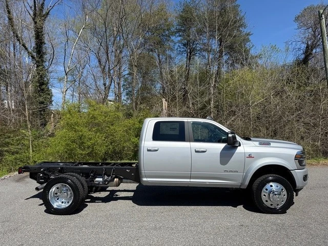 2026 Ram 4500 & 5500 - Image 6 of 21