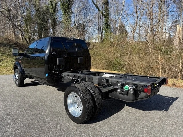 2026 Ram 4500 & 5500 - Image 14 of 21