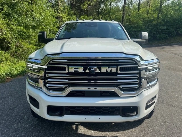 2026 Ram 4500 & 5500 - Image 4 of 21