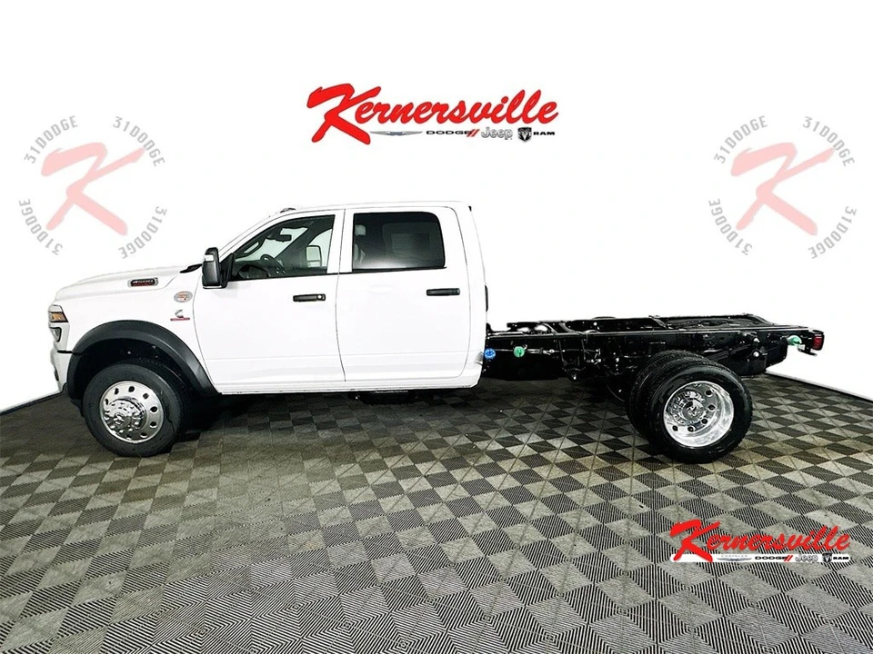 2026 Ram 4500 & 5500 - Image 4 of 20