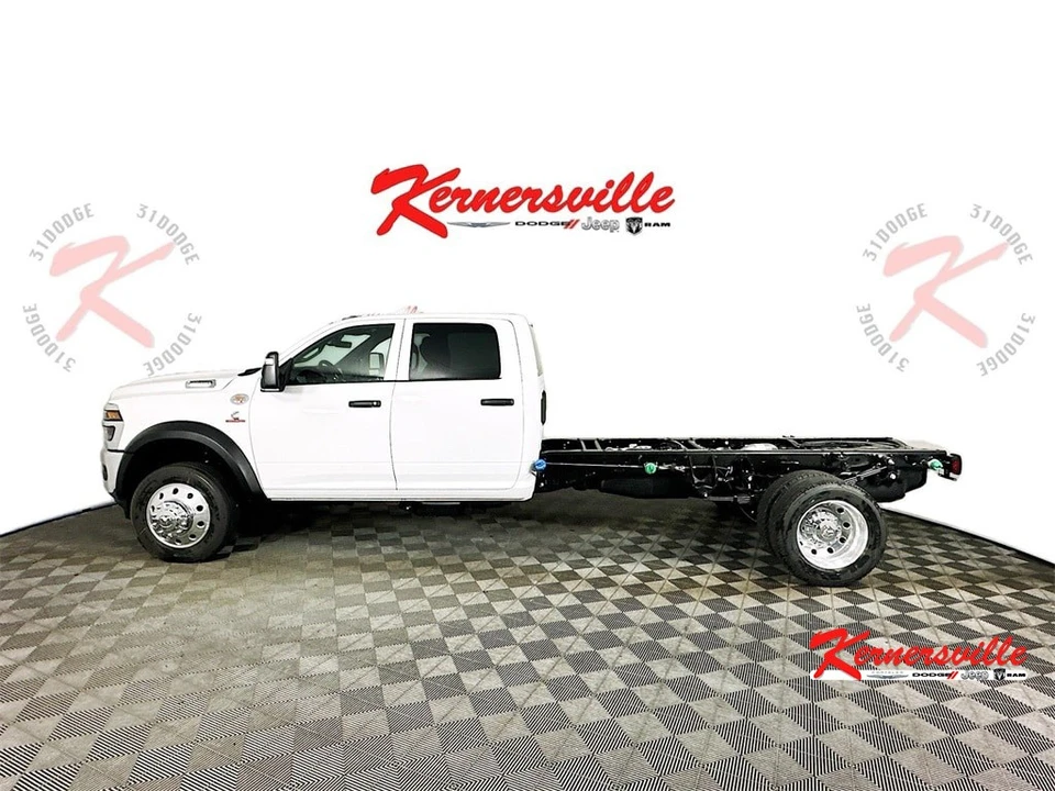 2026 Ram 4500 & 5500 - Image 4 of 20