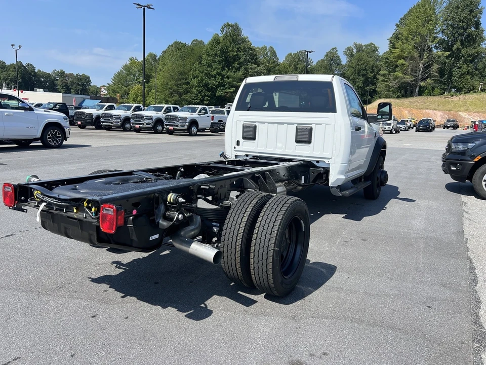 2026 Ram 4500 & 5500 - Image 3 of 21