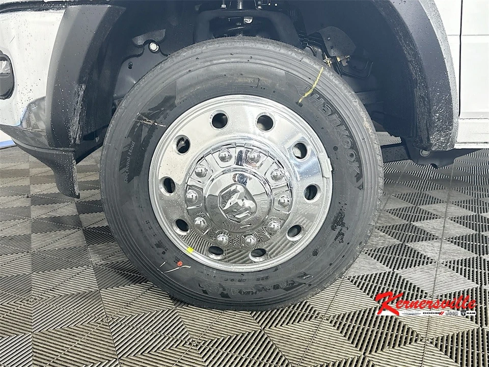 2026 Ram 4500 & 5500 - Image 17 of 21