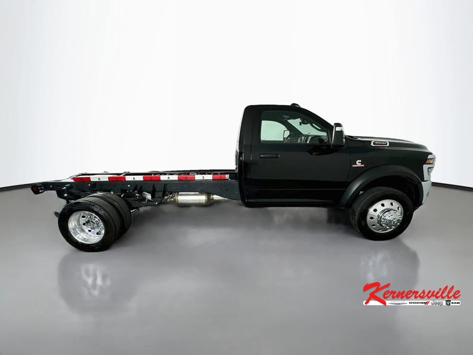2026 Ram 4500 & 5500 - Image 8 of 21