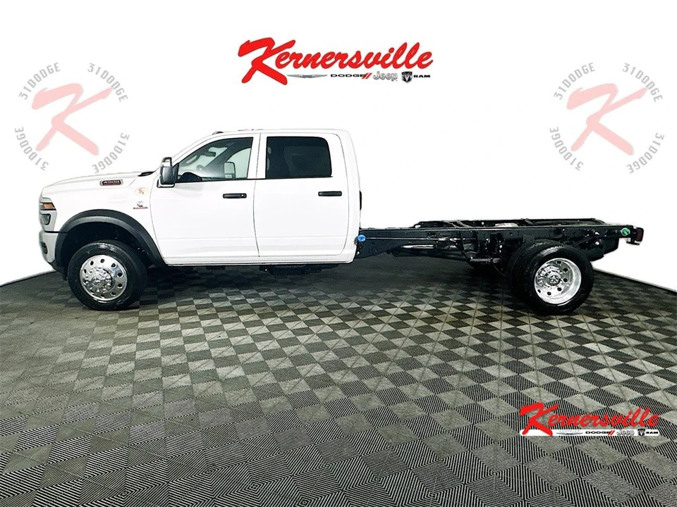 2026 Ram 4500 & 5500 - Image 4 of 21