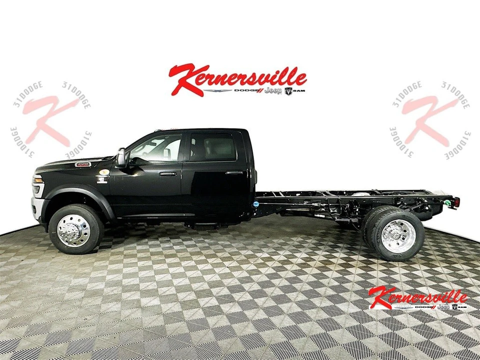 2026 Ram 4500 & 5500 - Image 4 of 12