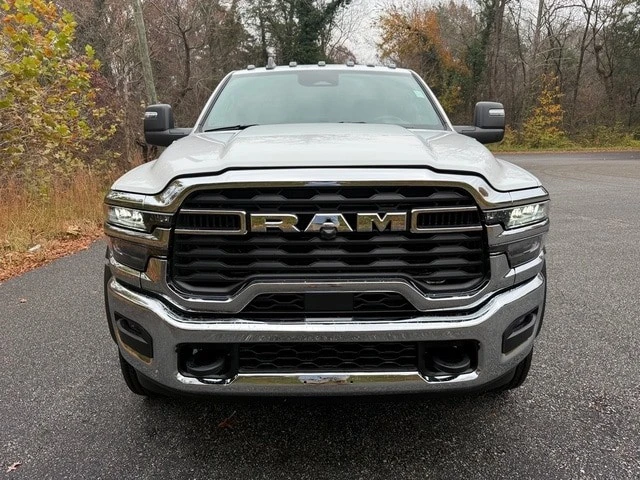 2026 Ram 4500 & 5500 - Image 4 of 21