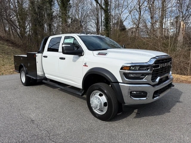 2026 Ram 4500 & 5500 - Image 4 of 21