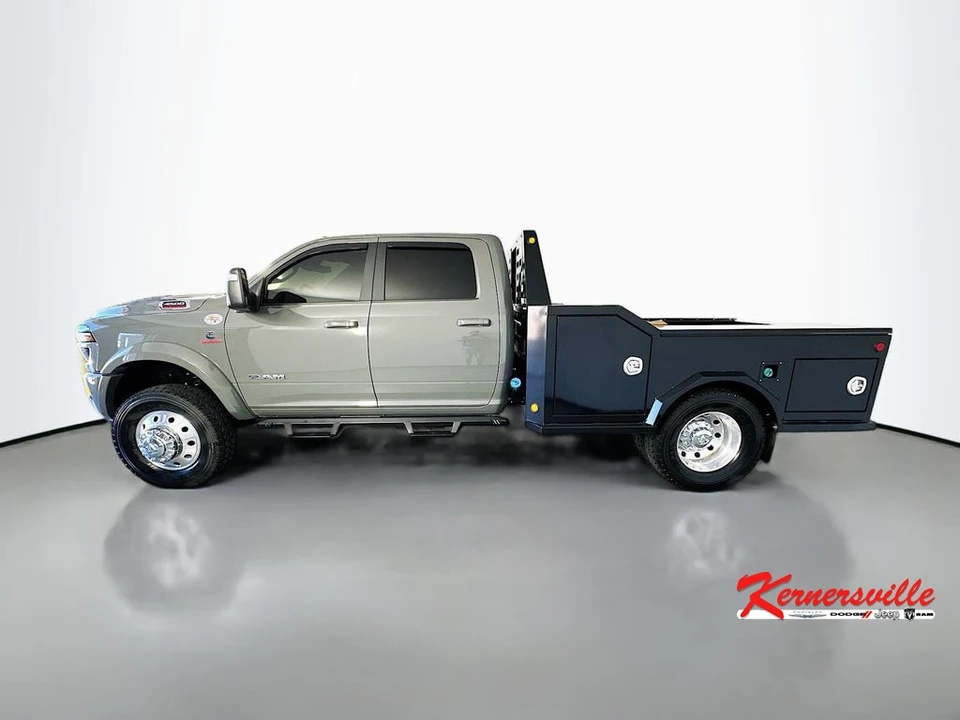 2026 Ram 4500 & 5500 - Image 4 of 24