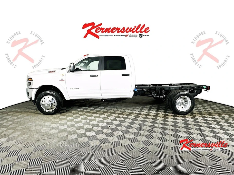 2026 Ram 4500 & 5500 - Image 4 of 21