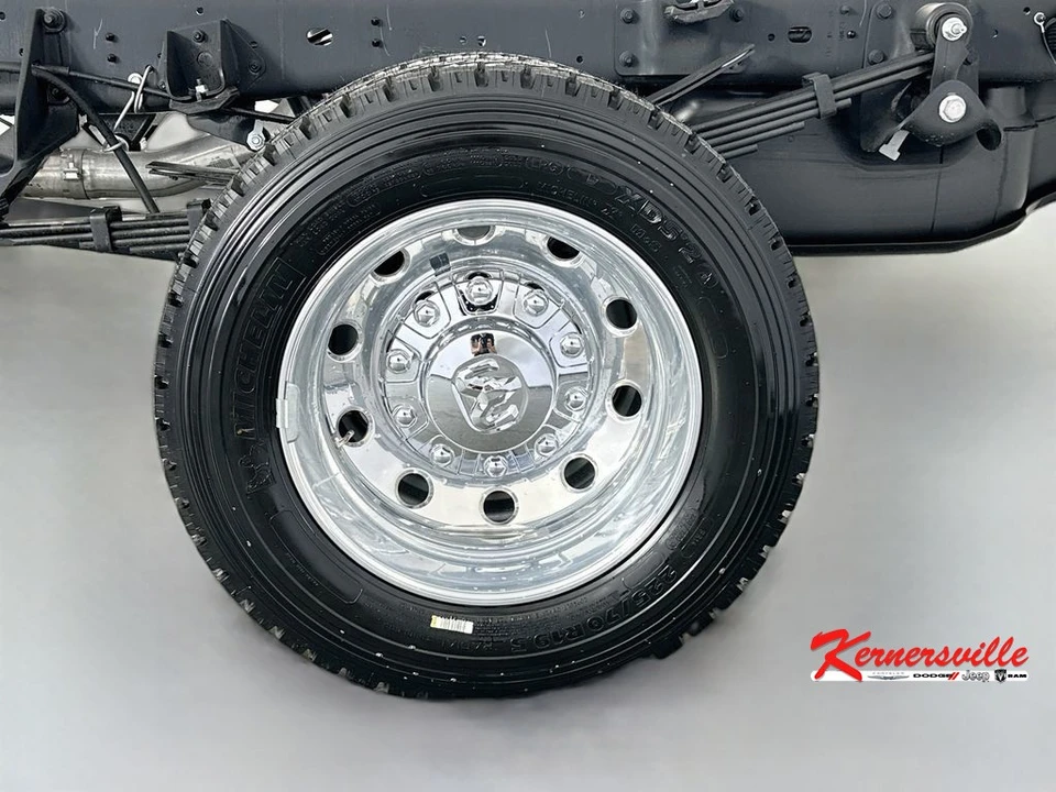 2026 Ram 4500 & 5500 - Image 15 of 21