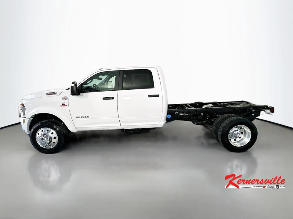 2026 Ram 4500 & 5500 - Image 4 of 20