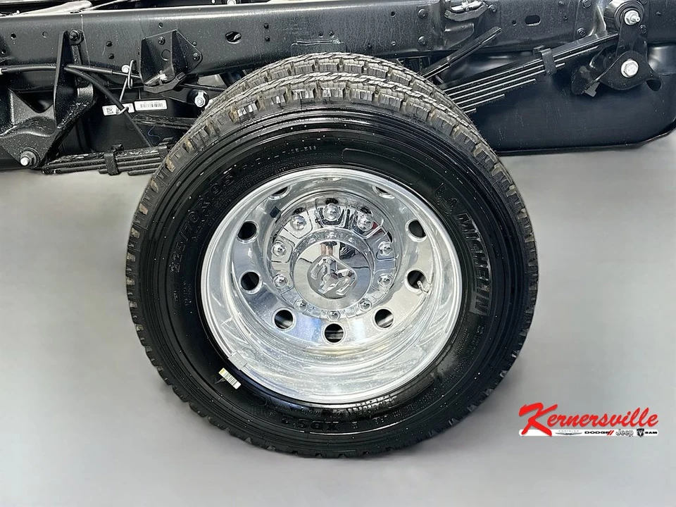 2026 Ram 4500 & 5500 - Image 15 of 19