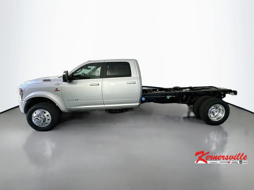2026 Ram 4500 & 5500 - Image 4 of 21