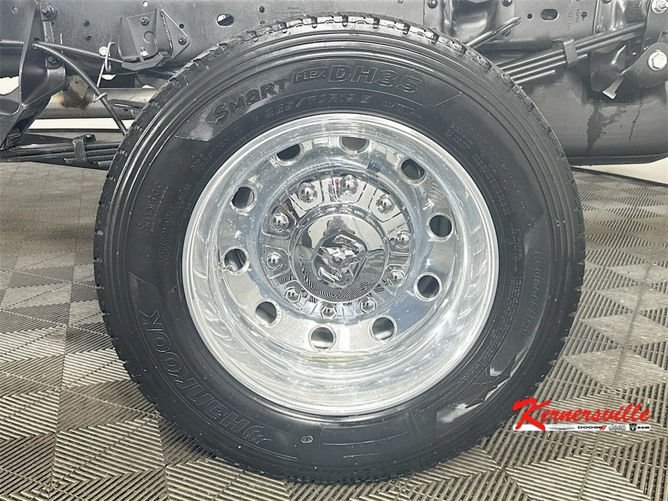 2026 Ram 4500 & 5500 - Image 17 of 21
