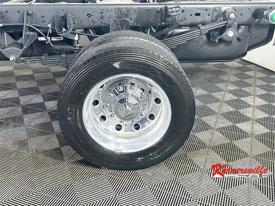 2026 Ram 4500 & 5500 - Image 17 of 20