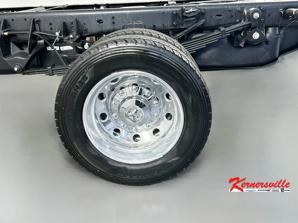 2026 Ram 4500 & 5500 - Image 17 of 21