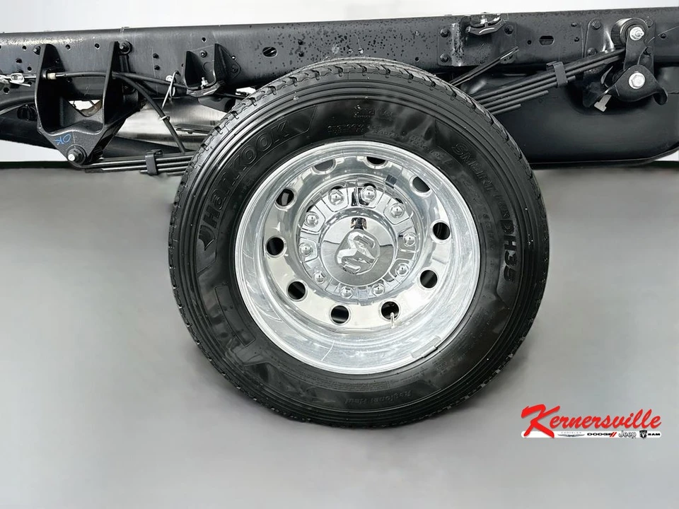 2026 Ram 4500 & 5500 - Image 15 of 20