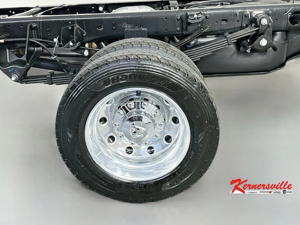 2026 Ram 4500 & 5500 - Image 16 of 20