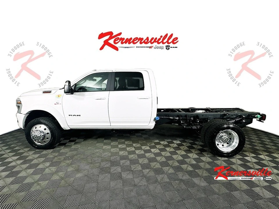 2026 Ram 4500 & 5500 - Image 4 of 19