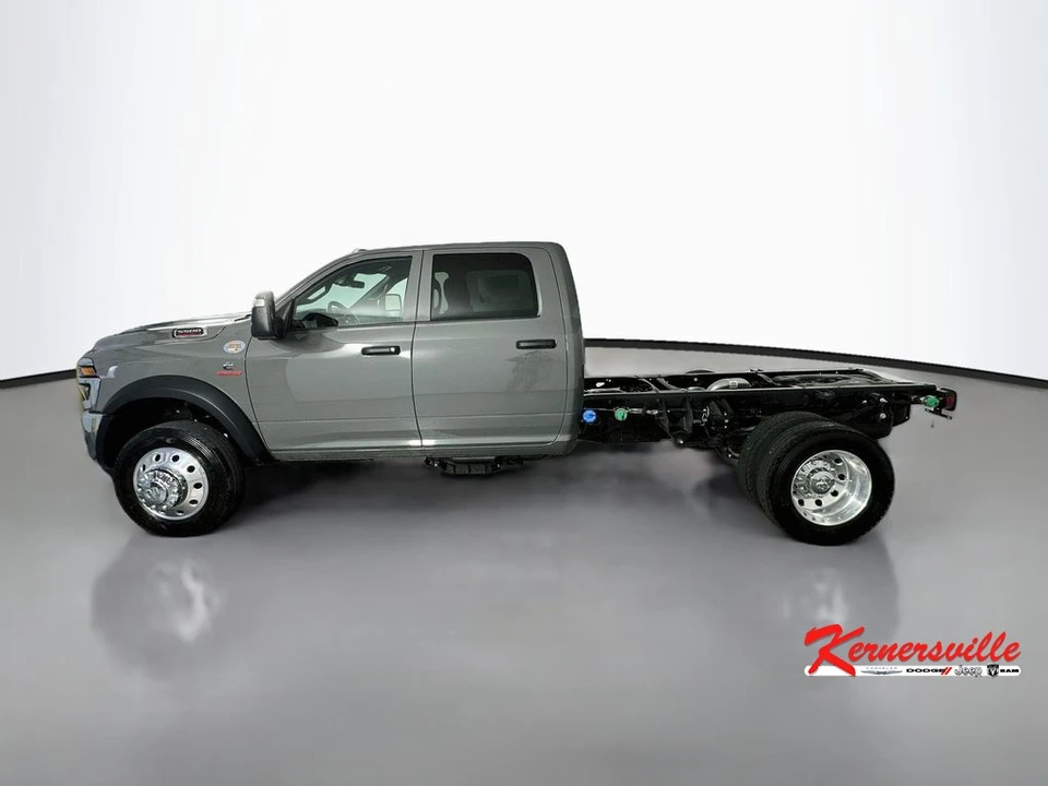2026 Ram 4500 & 5500 - Image 4 of 20