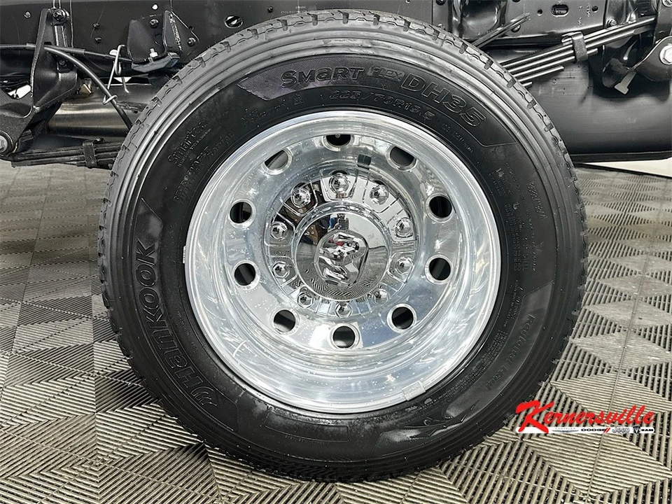 2026 Ram 4500 & 5500 - Image 17 of 21