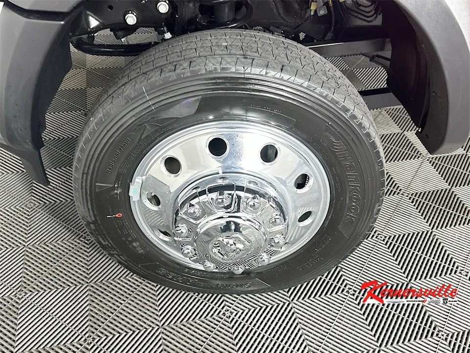 2026 Ram 4500 & 5500 - Image 14 of 18