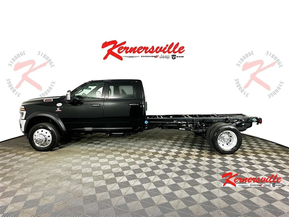 2026 Ram 4500 & 5500 - Image 4 of 12