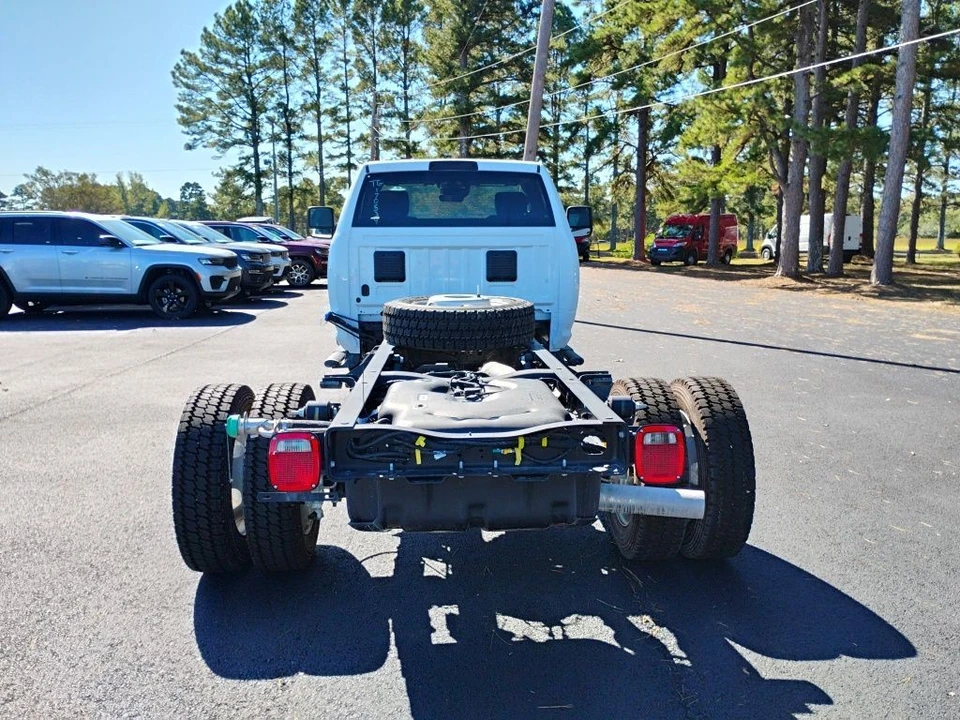 2026 Ram 4500 & 5500 - Image 6 of 12
