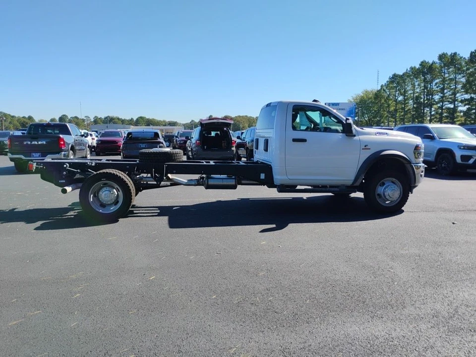 2026 Ram 4500 & 5500 - Image 4 of 12